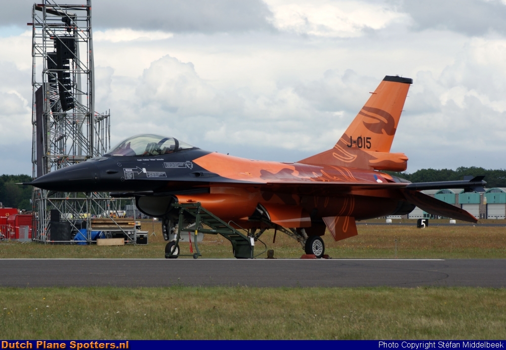 J-015 General Dynamics F-16 Fighting Falcon MIL - Dutch Royal Air Force by Stefan Middelbeek