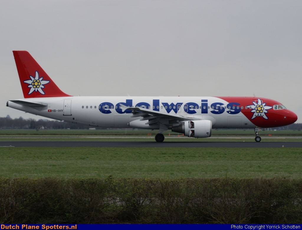 HB-IHY Airbus A320 Edelweiss Air by Yorrick Schotten