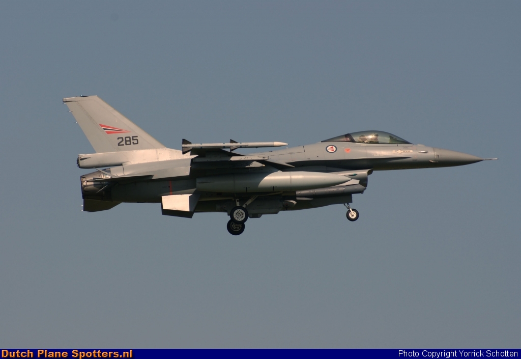 285 General Dynamics F-16 Fighting Falcon MIL - Norway Royal Air Force by Yorrick Schotten