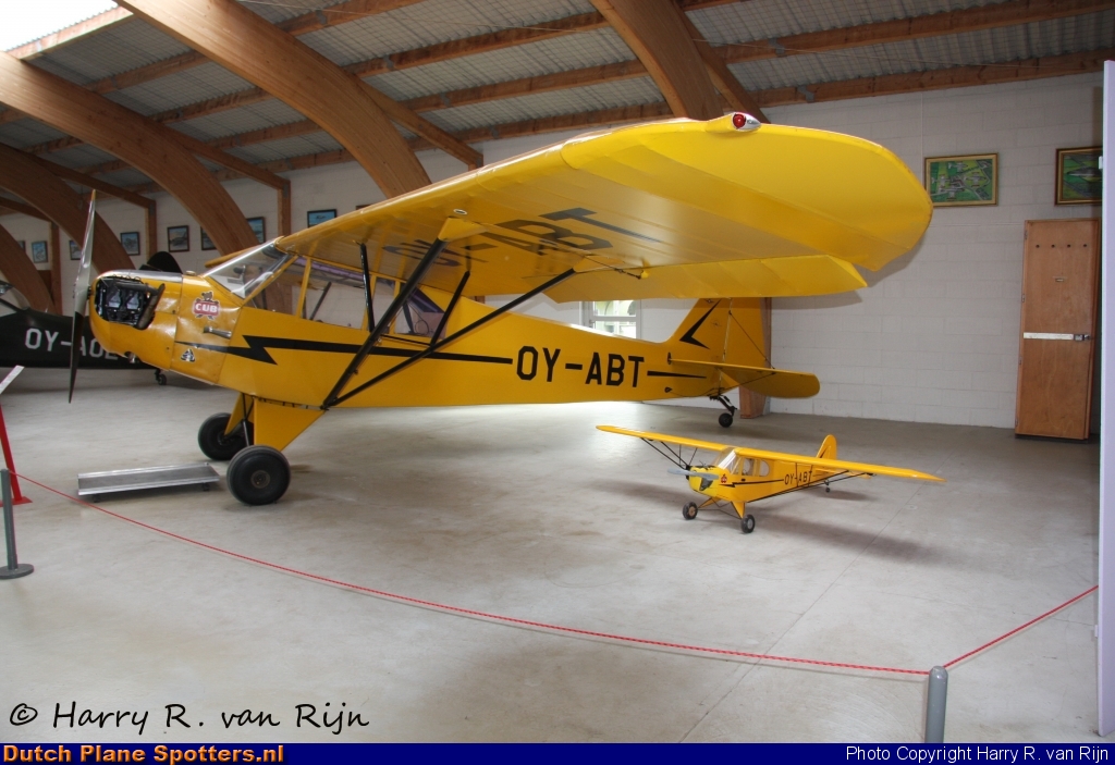 OY-ABT Piper J-3 Cub Private by Harry R. van Rijn