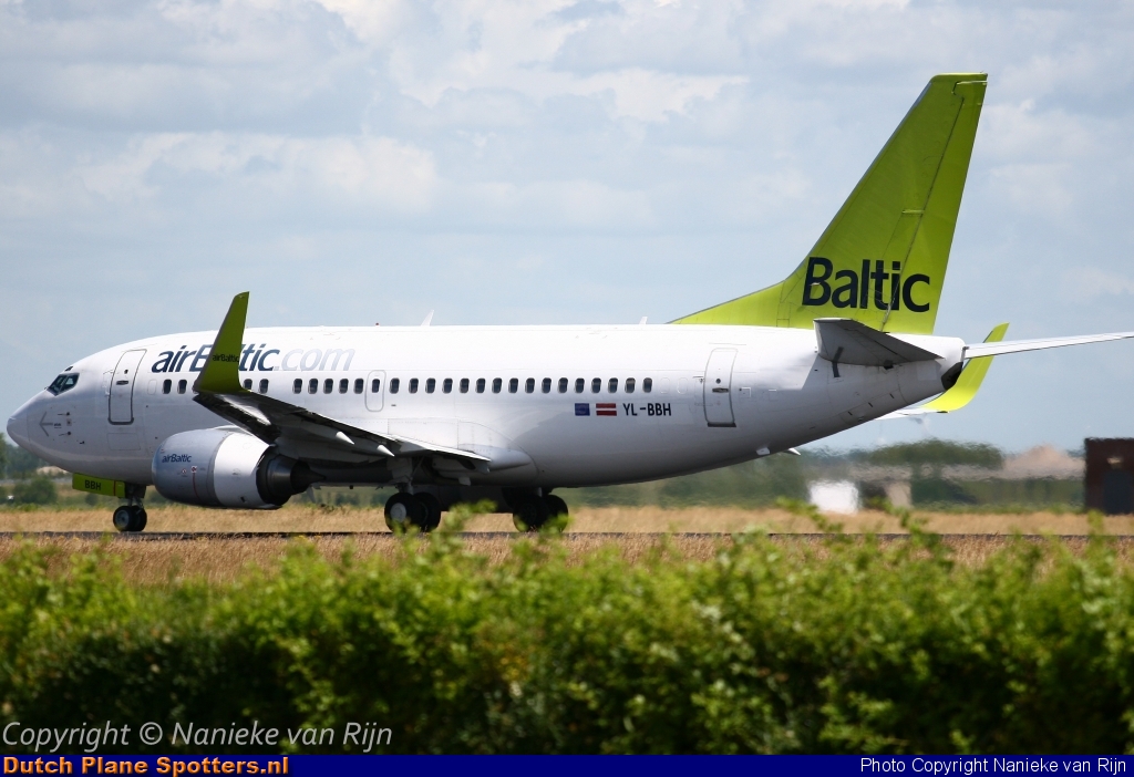 YL-BBH Boeing 737-500 Air Baltic by Nanieke van Rijn