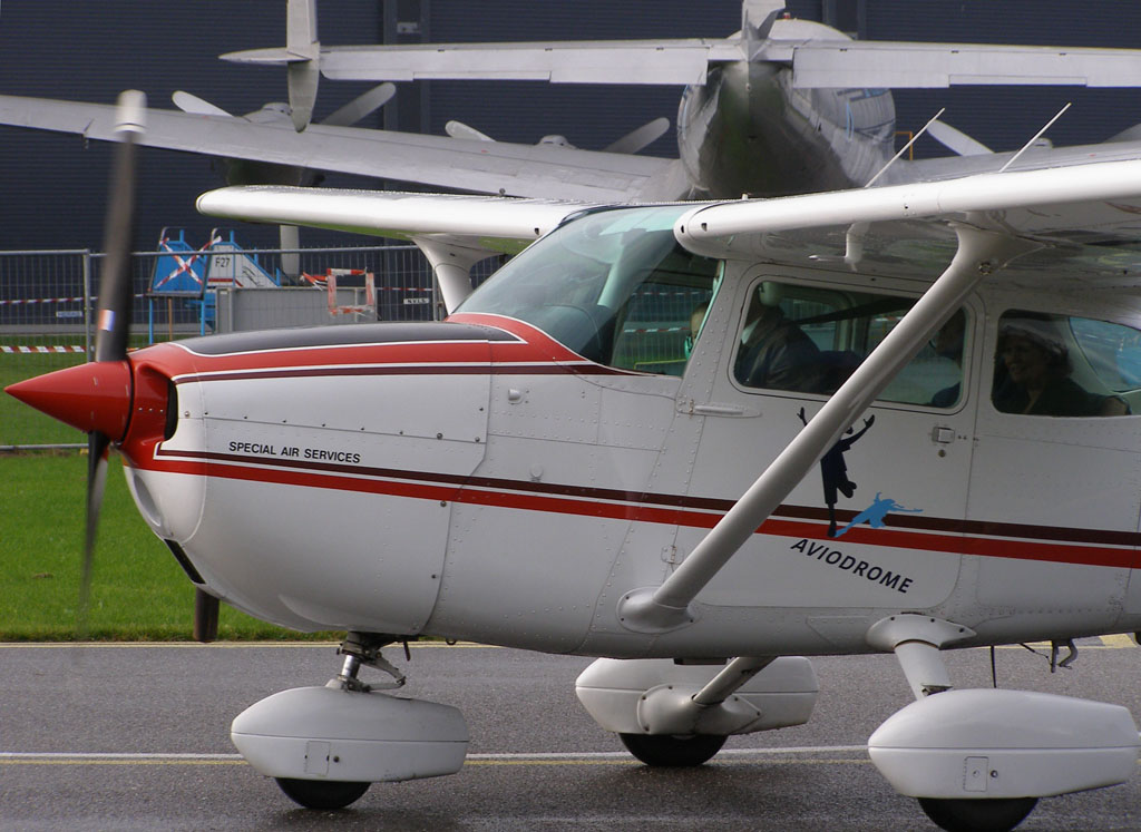 PH-KAC Cessna 172 Skyhawk Special Air Services by Captainofthesky
