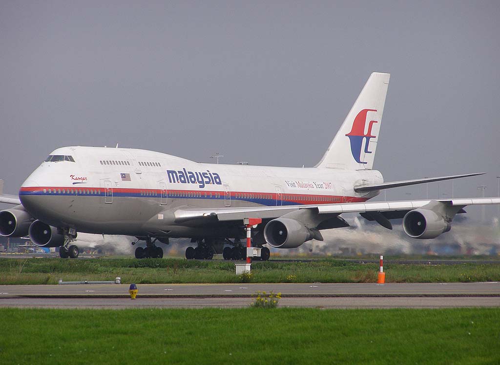 9M-MPE Boeing 747-400 Malaysia Airlines by Captainofthesky
