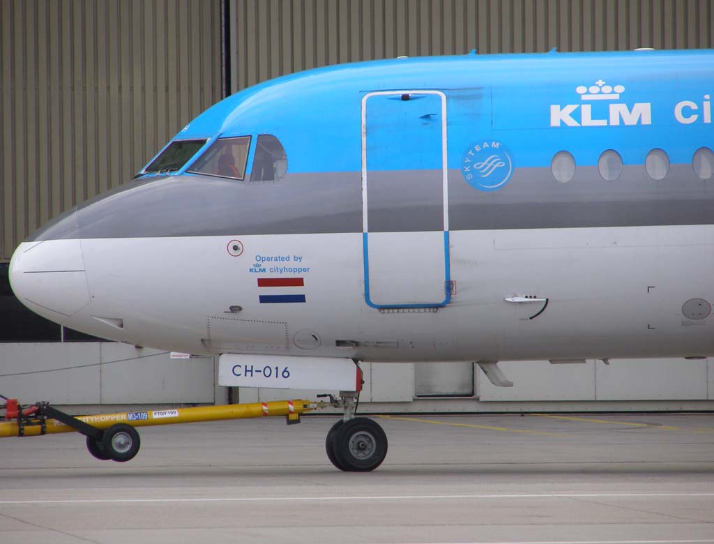  Fokker 70 KLM Cityhopper by Captainofthesky