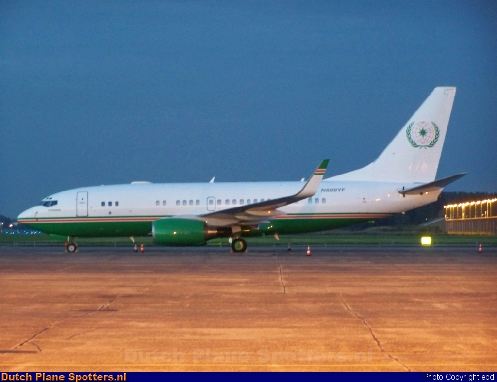 N888YF Boeing 737-700 Green Corperation by edd
