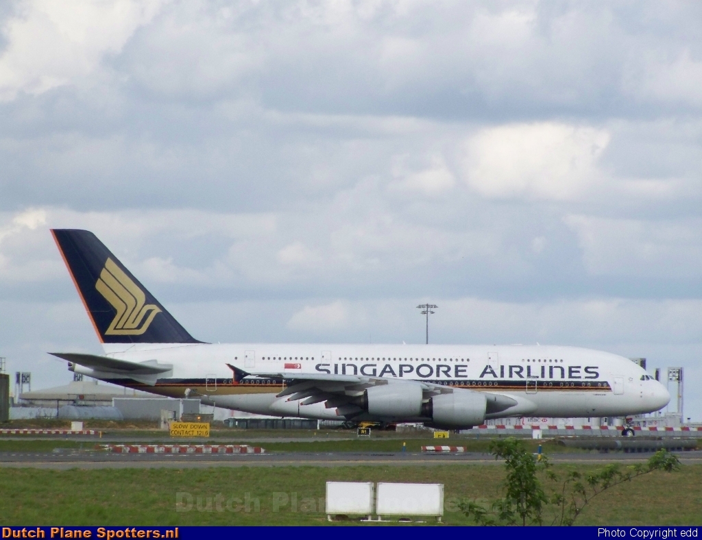 9V-SKD Airbus A380-800 Singapore Airlines by edd
