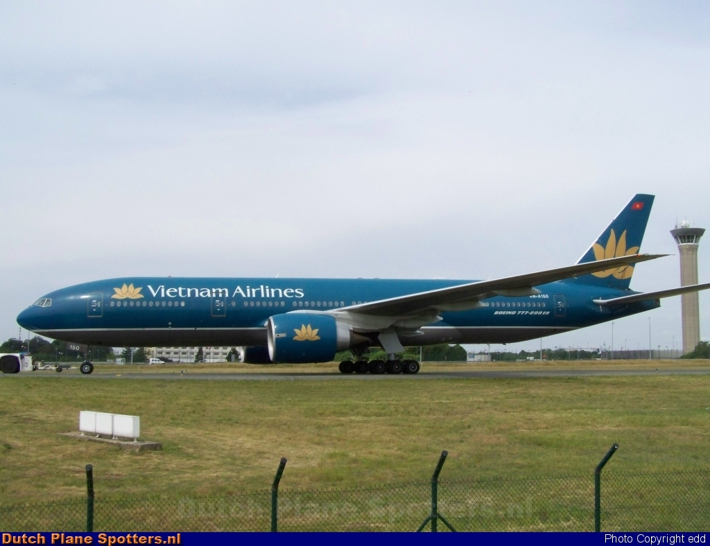 VN-A150 Boeing 777-200 Vietnam Airlines by edd