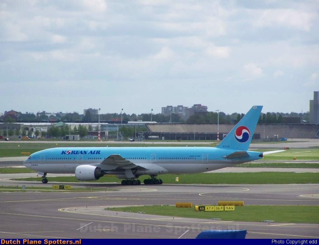 HL7715 Boeing 777-200 Korean Air by edd