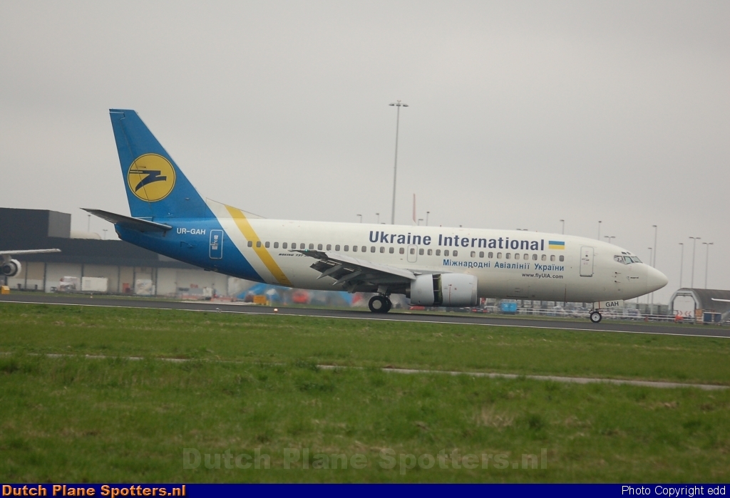 UR-GAH Boeing 737-300 Ukraine International Airlines by edd