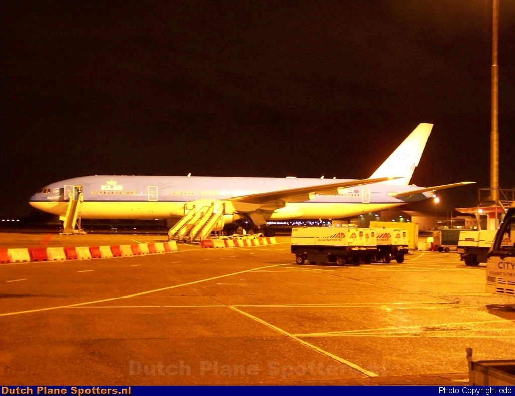 PH-BQM Boeing 777-200 KLM Royal Dutch Airlines by edd