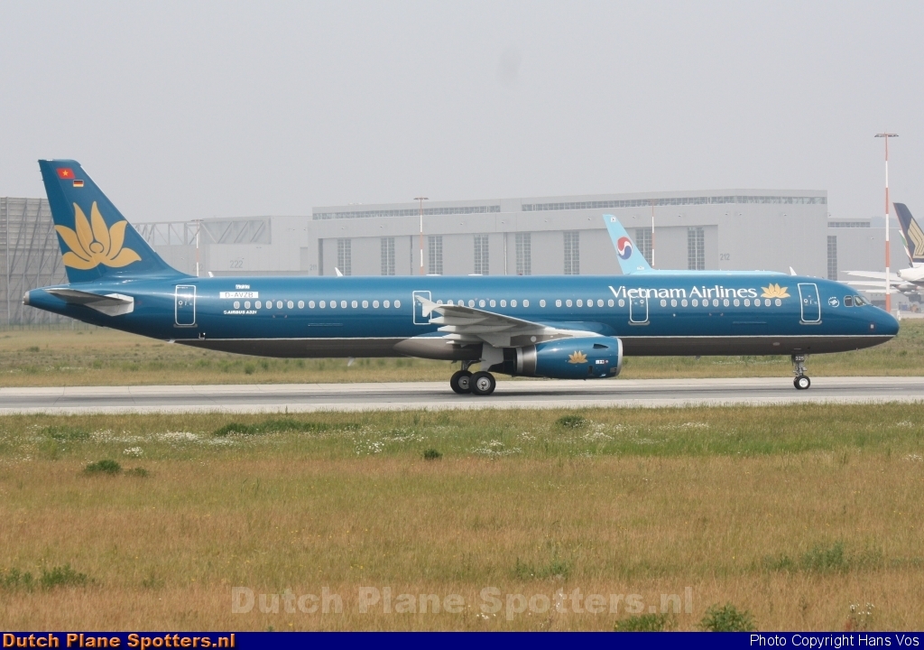 D-AVZR Airbus A321 Vietnam Airlines by Hans Vos
