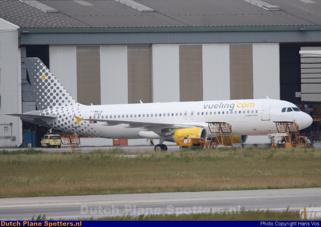 F-WWIR Airbus A320 Vueling.com by Hans Vos
