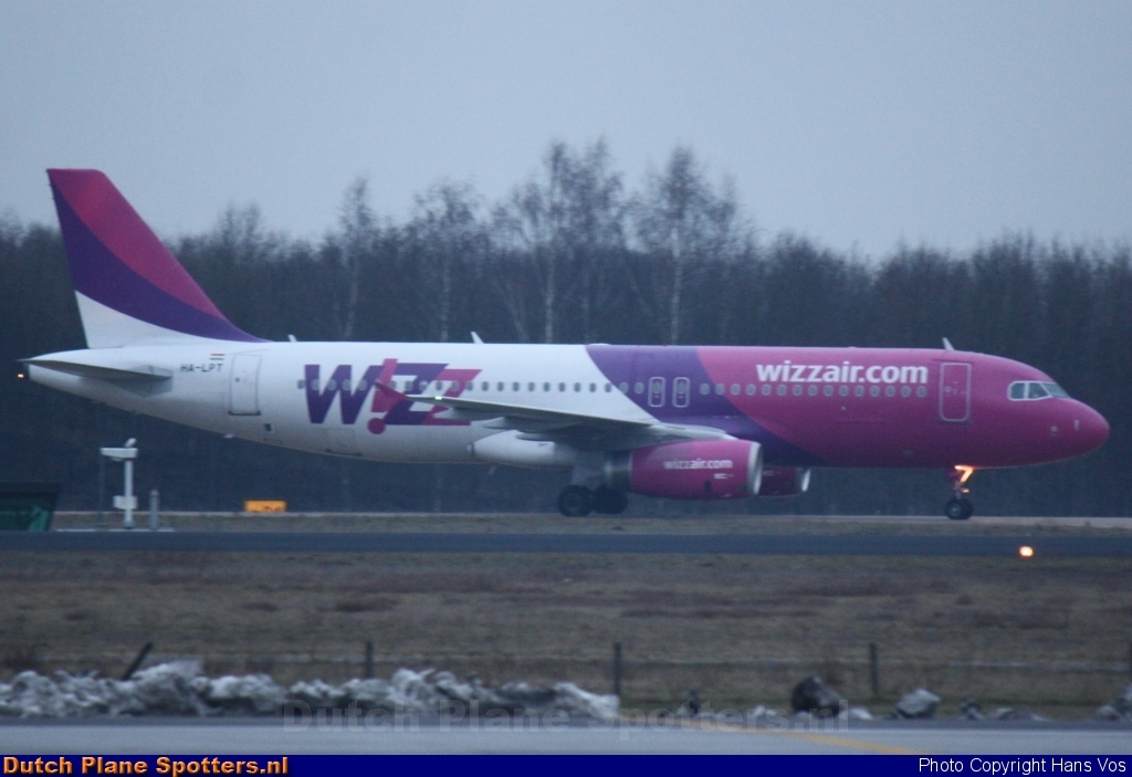HA-LPT Airbus A320 Wizz Air by Hans Vos