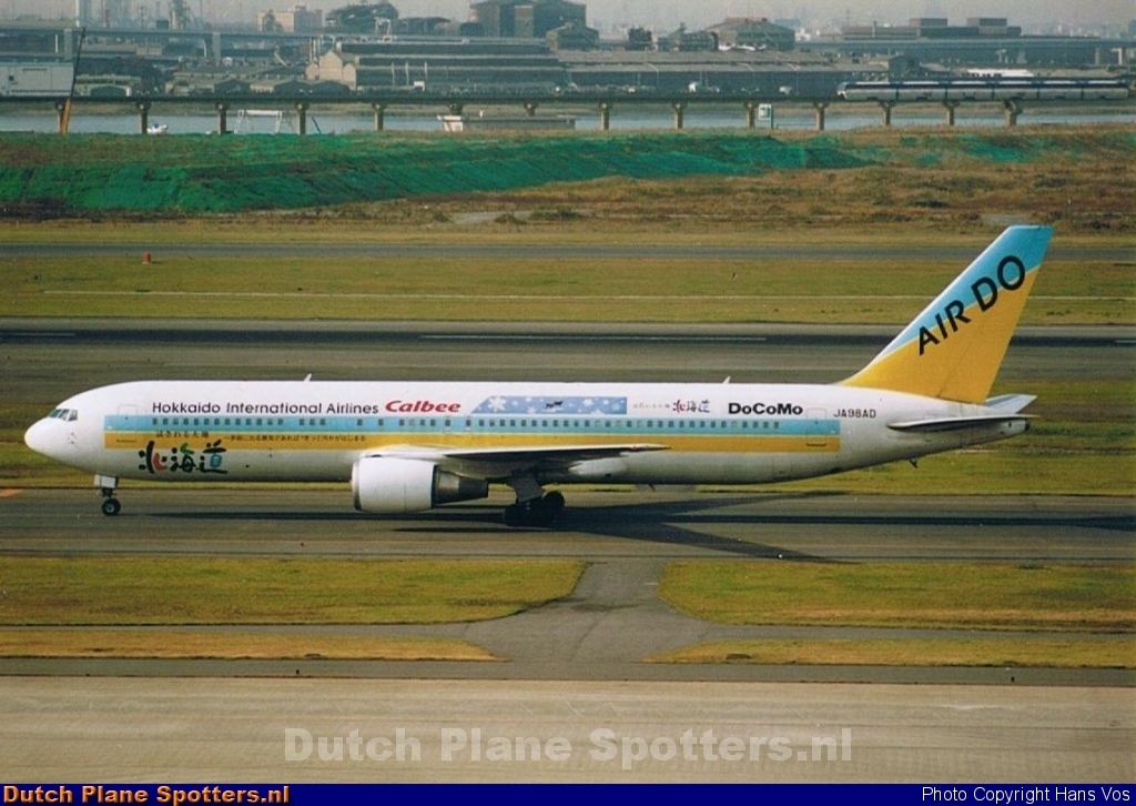 JA98AD Boeing 767-300 Air Do by Hans Vos
