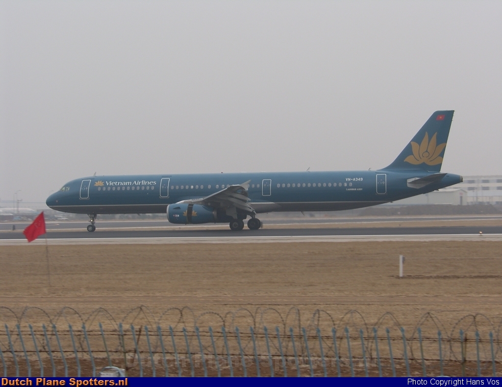 VN-A349 Airbus A321 Vietnam Airlines by Hans Vos