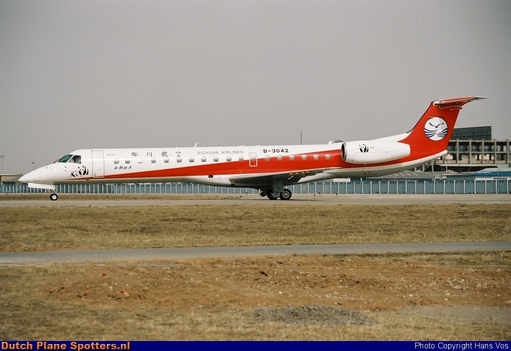 B-3042 Embraer 145 Sichuan Airlines by Hans Vos