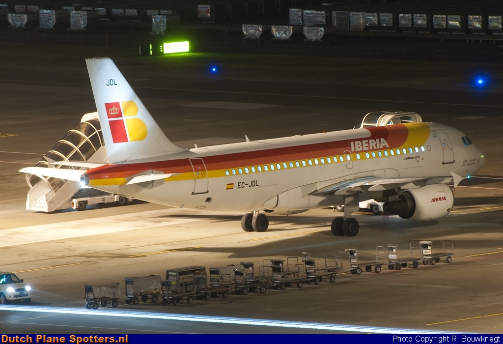 EC-JDL Airbus A319 Iberia by R. Bouwknegt