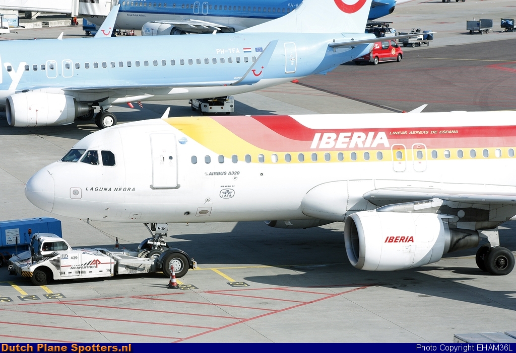 EC-HUK Airbus A320 Iberia by EHAM36L