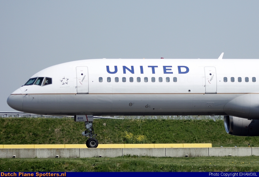 N57111 Boeing 757-200 United Airlines by EHAM36L