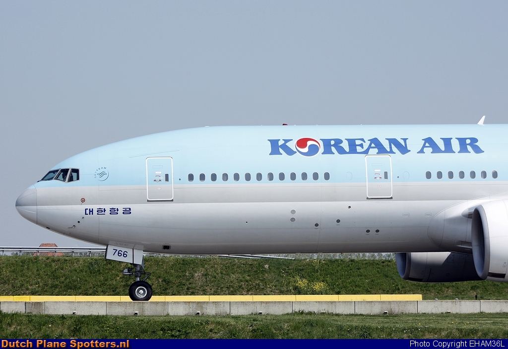 HL7766 Boeing 777-200 Korean Air by EHAM36L
