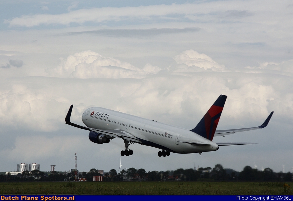 N175DN Boeing 767-300 Delta Airlines by EHAM36L
