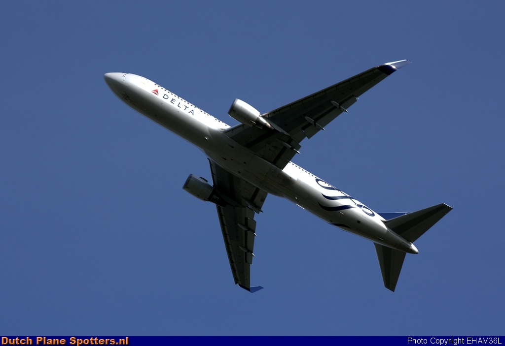 N175DZ Boeing 767-300 Delta Airlines by EHAM36L