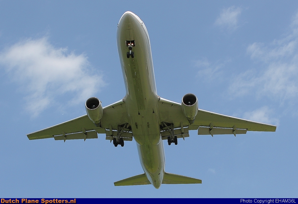N643UA Boeing 767-300 United Airlines by EHAM36L