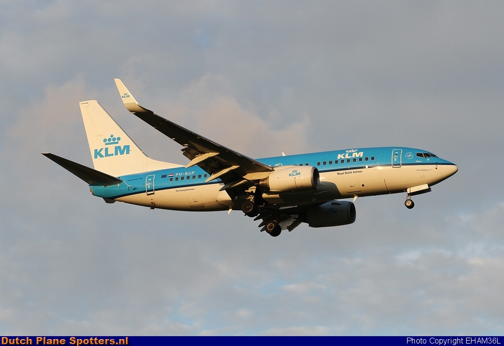 PH-BGP Boeing 737-700 KLM Royal Dutch Airlines by EHAM36L