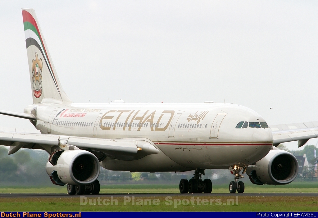 A6-EYH Airbus A330-200 Etihad by EHAM36L