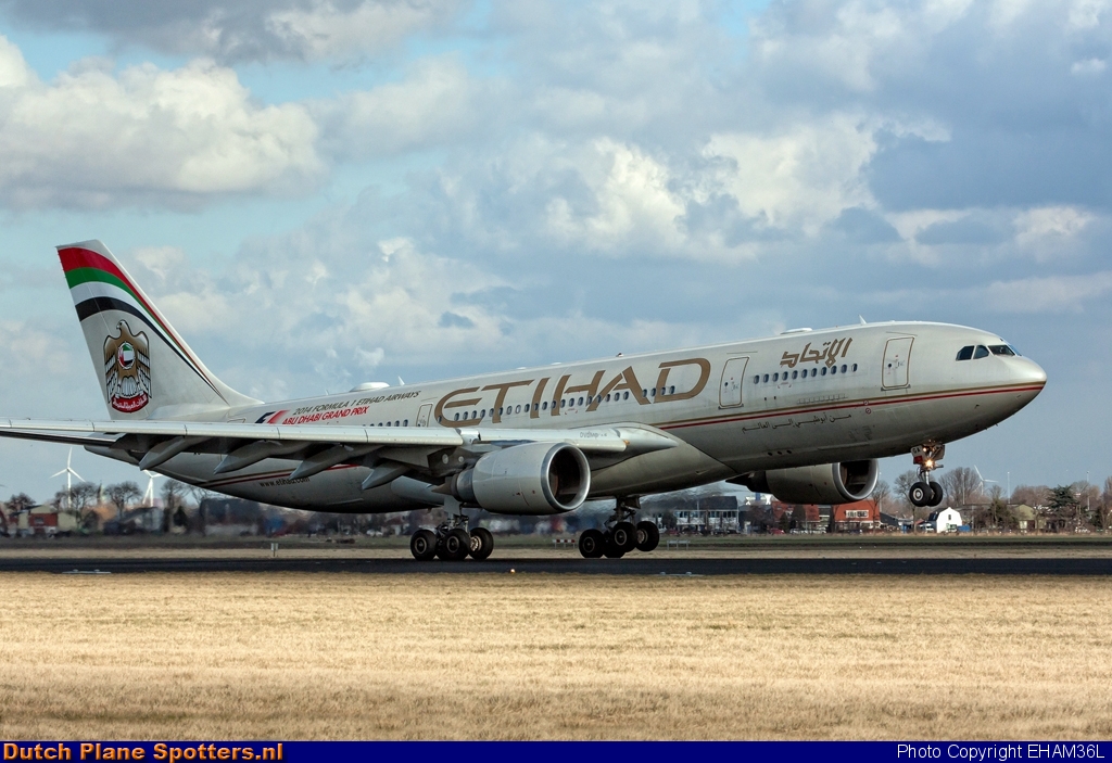 A6-AGA Airbus A330-200 Etihad by EHAM36L