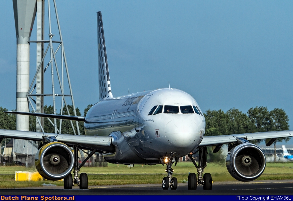 EC-LOB Airbus A320 Vueling.com by EHAM36L