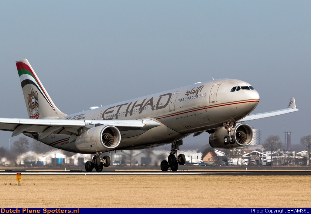 A6-EYS Airbus A330-200 Etihad by EHAM36L
