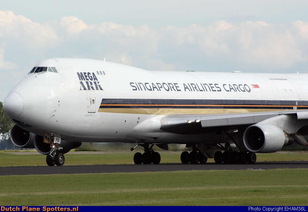 9V-SFD Boeing 747-400 Singapore Airlines Cargo by EHAM36L