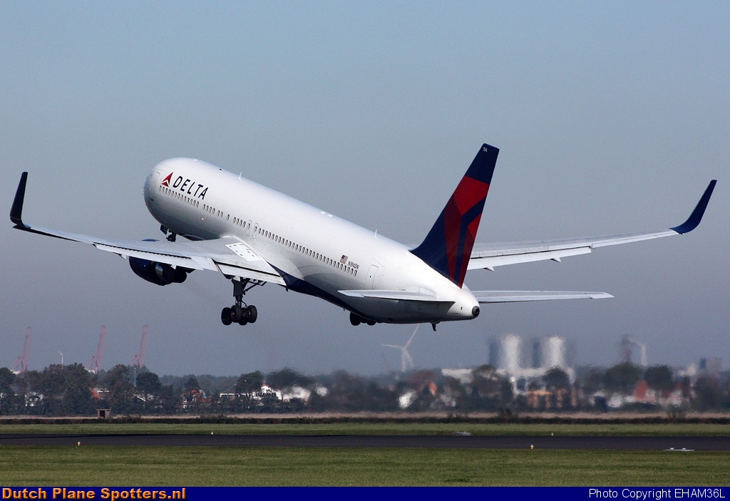 N194DN Boeing 767-300 Delta Airlines by EHAM36L