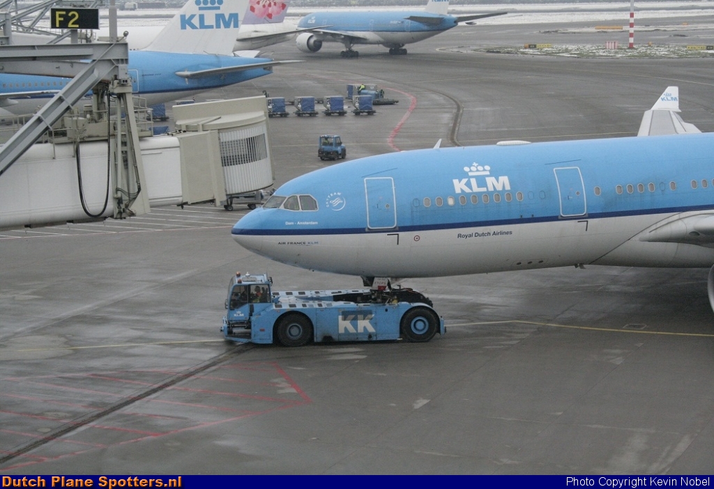 PH-AOA Airbus A330-200 KLM Royal Dutch Airlines by Kevin Nobel