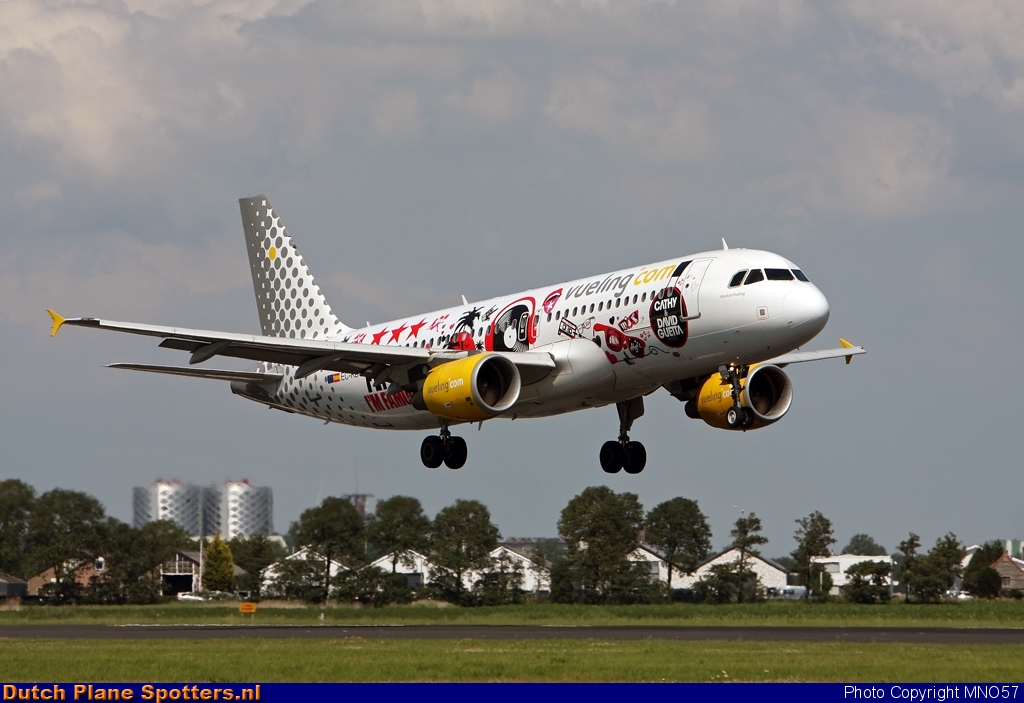 EC-KDG Airbus A320 Vueling.com by MNO57