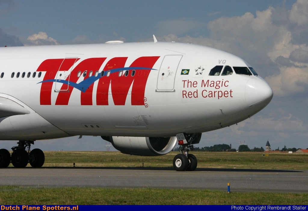 PT-MVQ Airbus A330-200 TAM by Rembrandt Staller