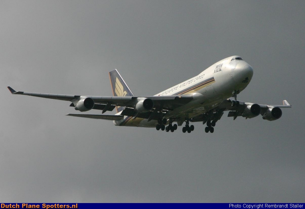 9V-SFD Boeing 747-400 Singapore Airlines Cargo by Rembrandt Staller