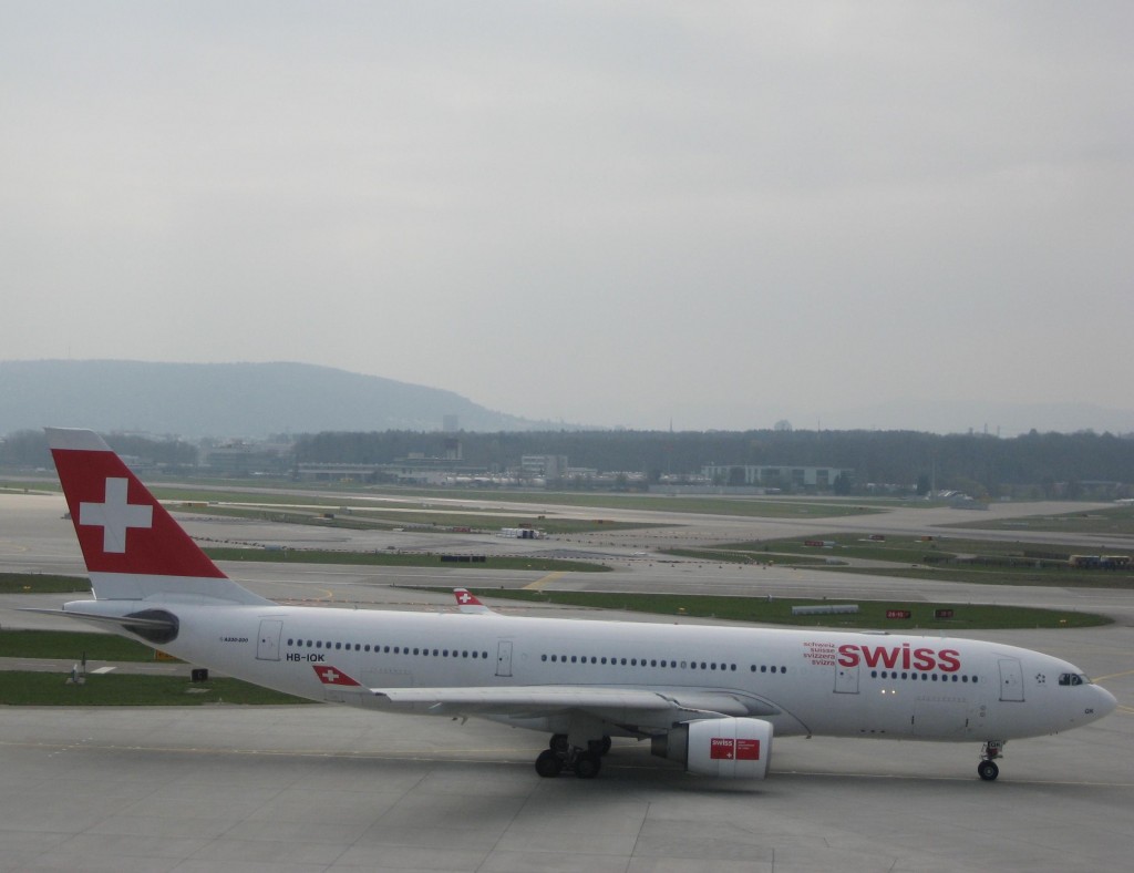 HB-IQK Airbus A330-200 Swiss International Air Lines by Jeroen