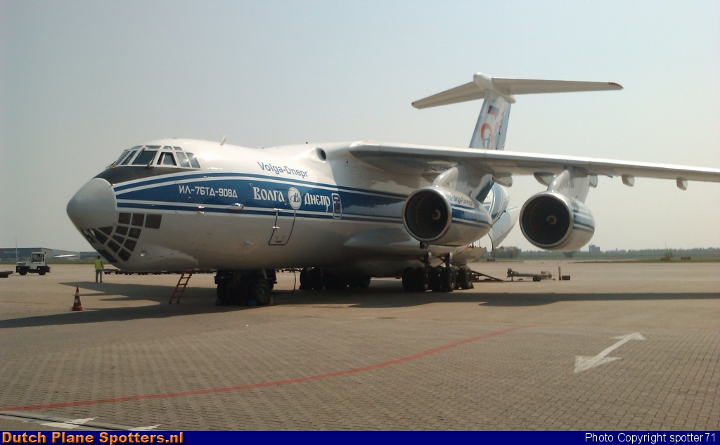 RA-76952 Ilyushin Il-76 Volga-Dnepr Airlines by spotter71
