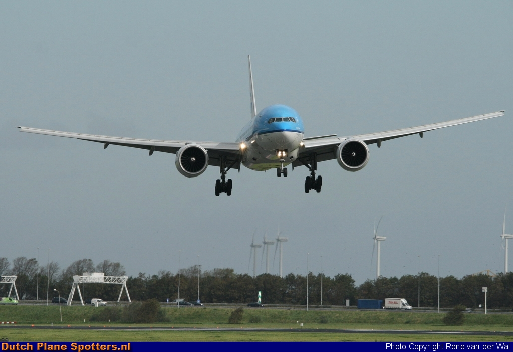 PH-BQL Boeing 777-200 KLM Royal Dutch Airlines by Rene van der Wal