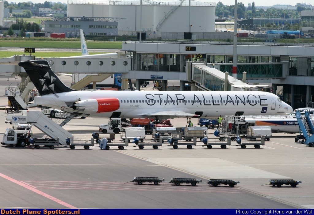 OY-KHE McDonnell Douglas MD-82 SAS Scandinavian Airlines by Rene van der Wal