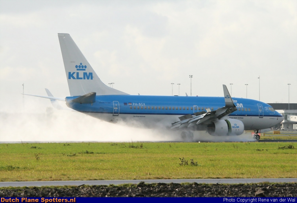 PH-BGX Boeing 737-700 KLM Royal Dutch Airlines by Rene van der Wal
