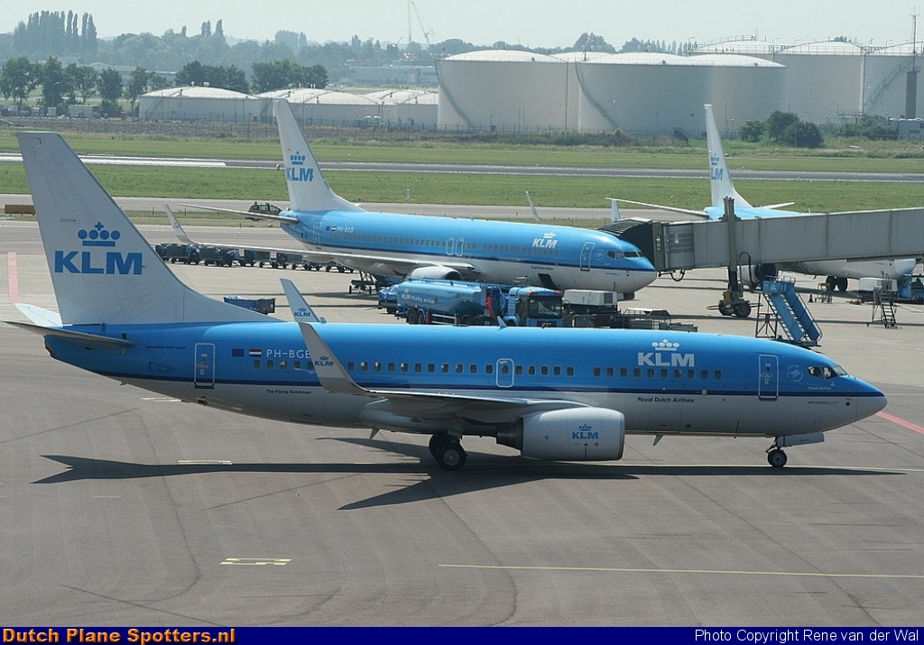 PH-BGE Boeing 737-700 KLM Royal Dutch Airlines by Rene van der Wal