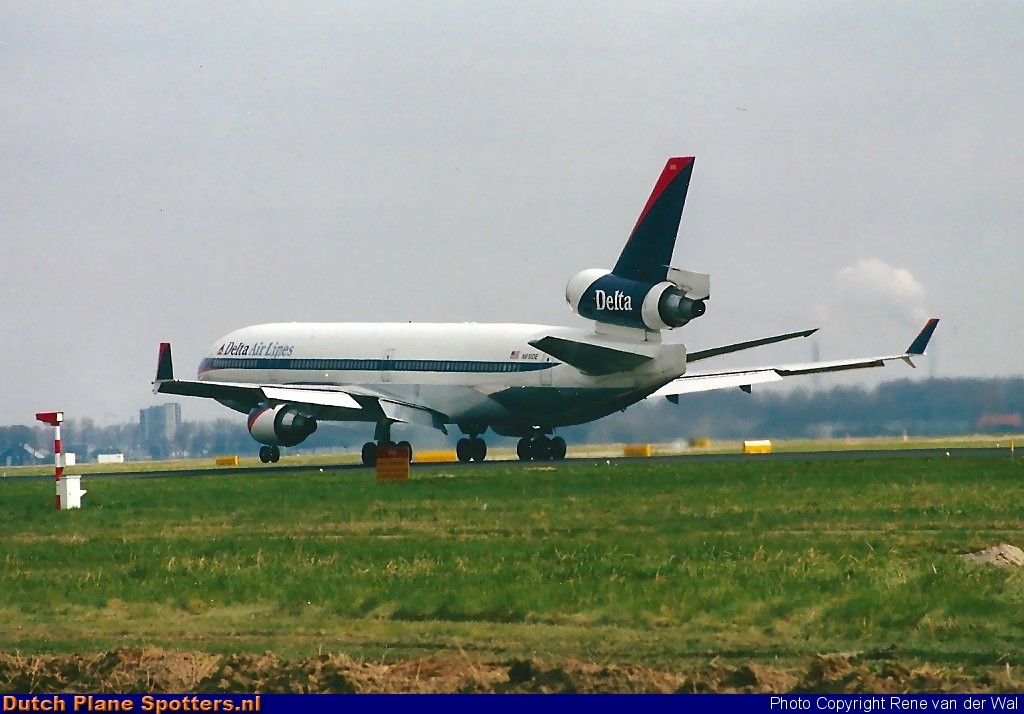 N810DE McDonnell Douglas MD-11 Delta Airlines by Rene van der Wal