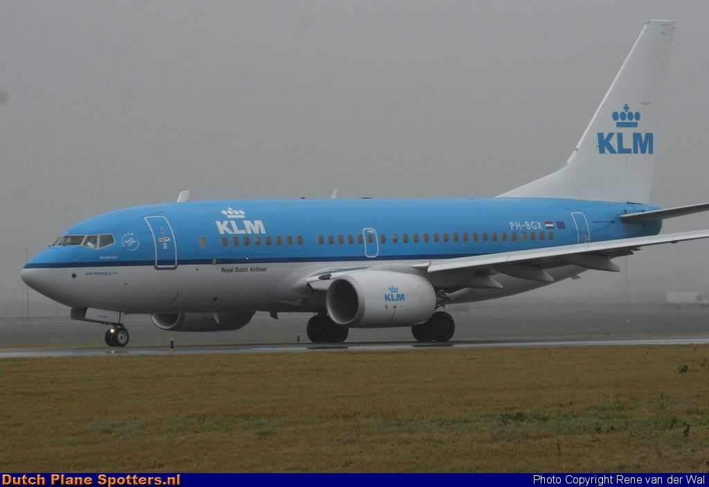 PH-BGX Boeing 737-700 KLM Royal Dutch Airlines by Rene van der Wal