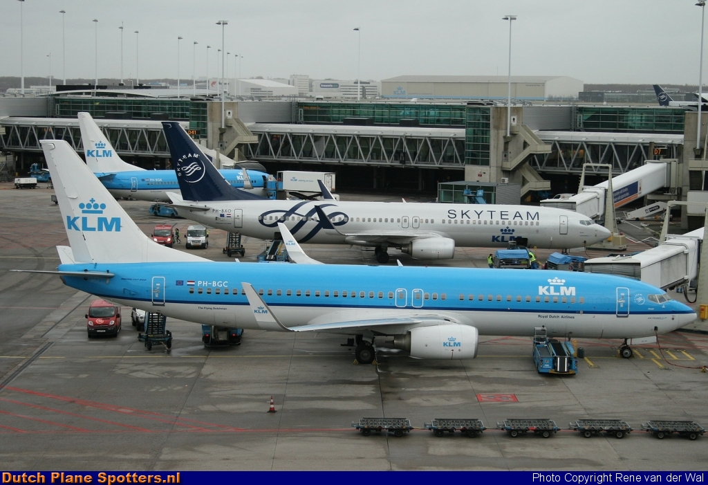 PH-BGC Boeing 737-800 KLM Royal Dutch Airlines by Rene van der Wal