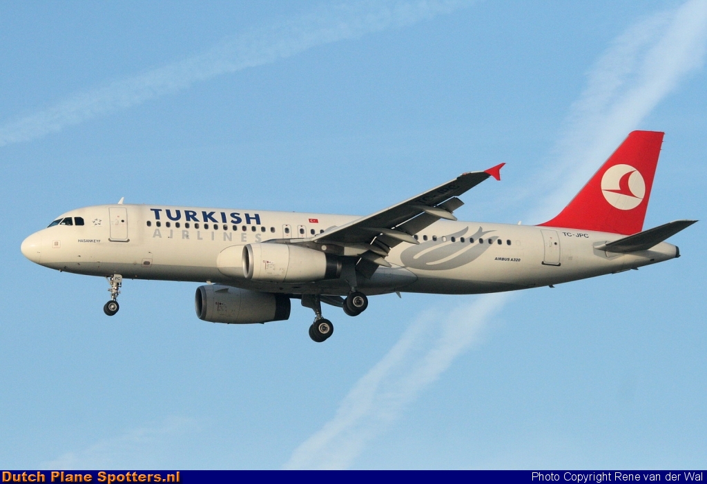 TC-JPC Airbus A320 Turkish Airlines by Rene van der Wal