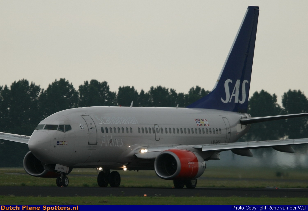 LN-RPW Boeing 737-600 SAS Scandinavian Airlines by Rene van der Wal