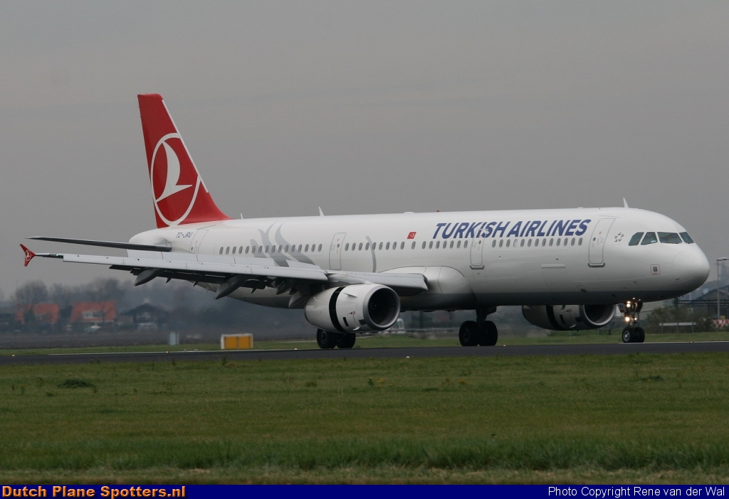 TC-JRU Airbus A321 Turkish Airlines by Rene van der Wal